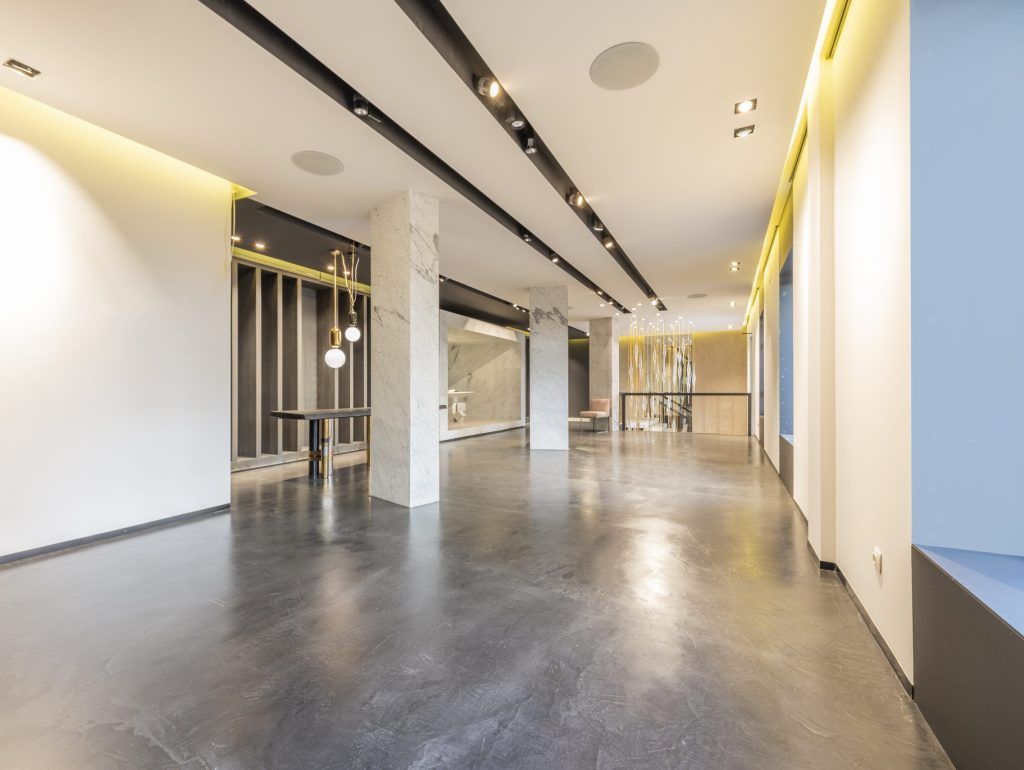 An,Empty,Commercial,Premises,With,Polished,Concrete,Floors,And,Installation